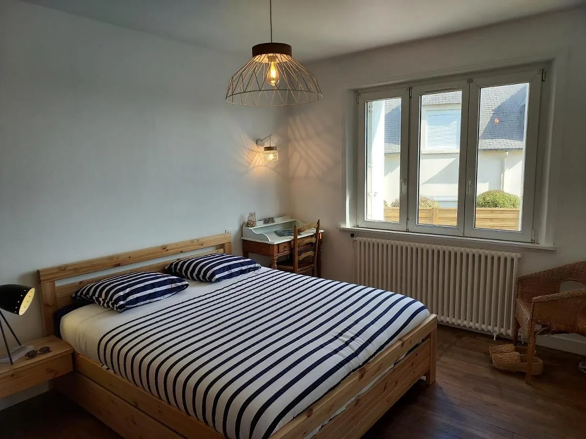 Maison Au Coeur Du Bourg, Plages A Pied Plougasnou 0*,  France